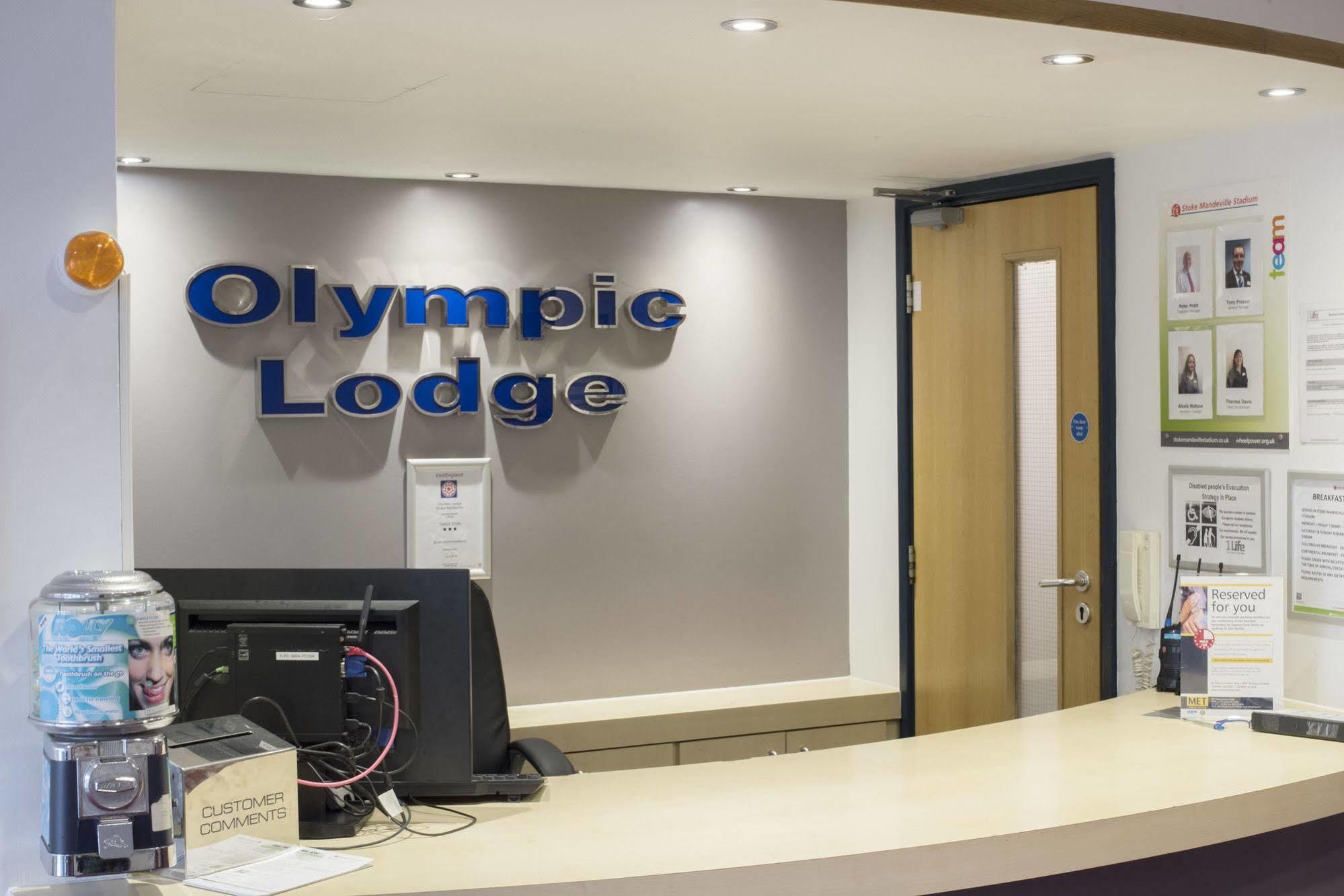 The Olympic Lodge Эйлсбери Экстерьер фото