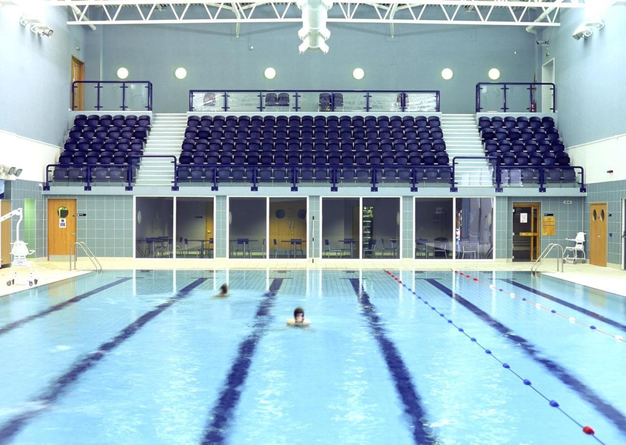 The Olympic Lodge Эйлсбери Экстерьер фото